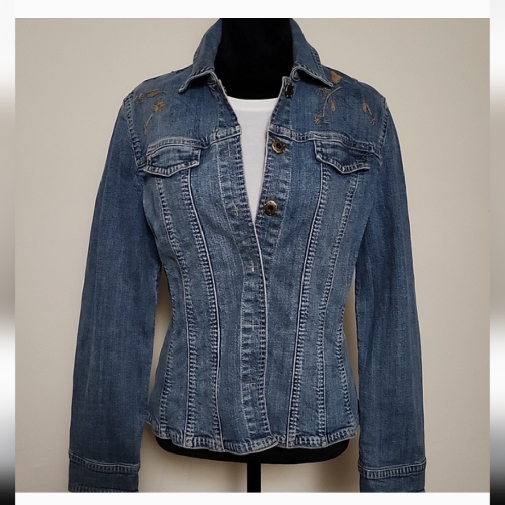 Medium Wash Denim Jacket Women’s M Fitted Jean Jacket Contrast Stitch Detail - Picture 2 of 15